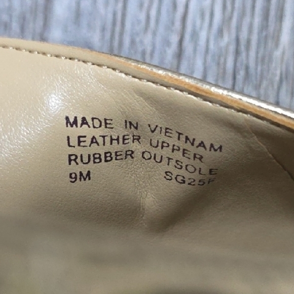 SOLD | Michael Kors | Electra Slingback Gold Leather, Pointed Toe Stacked *NWOB - Picture 2 of 13